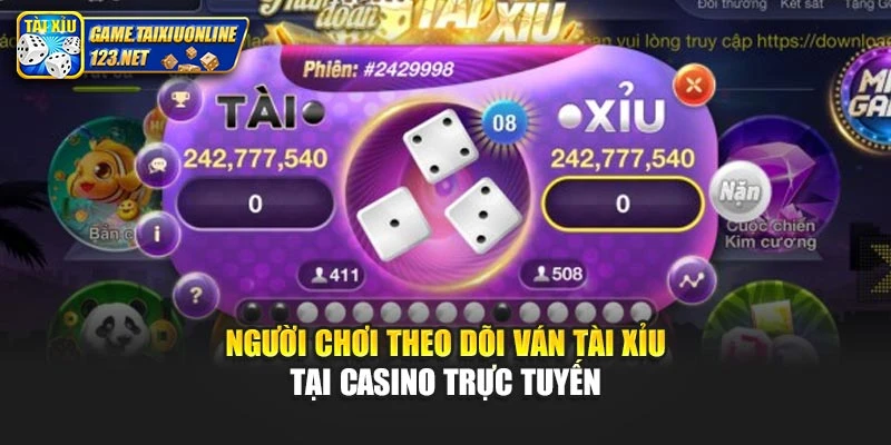Người chơi theo dõi ván tài xỉu tại casino trực tuyến